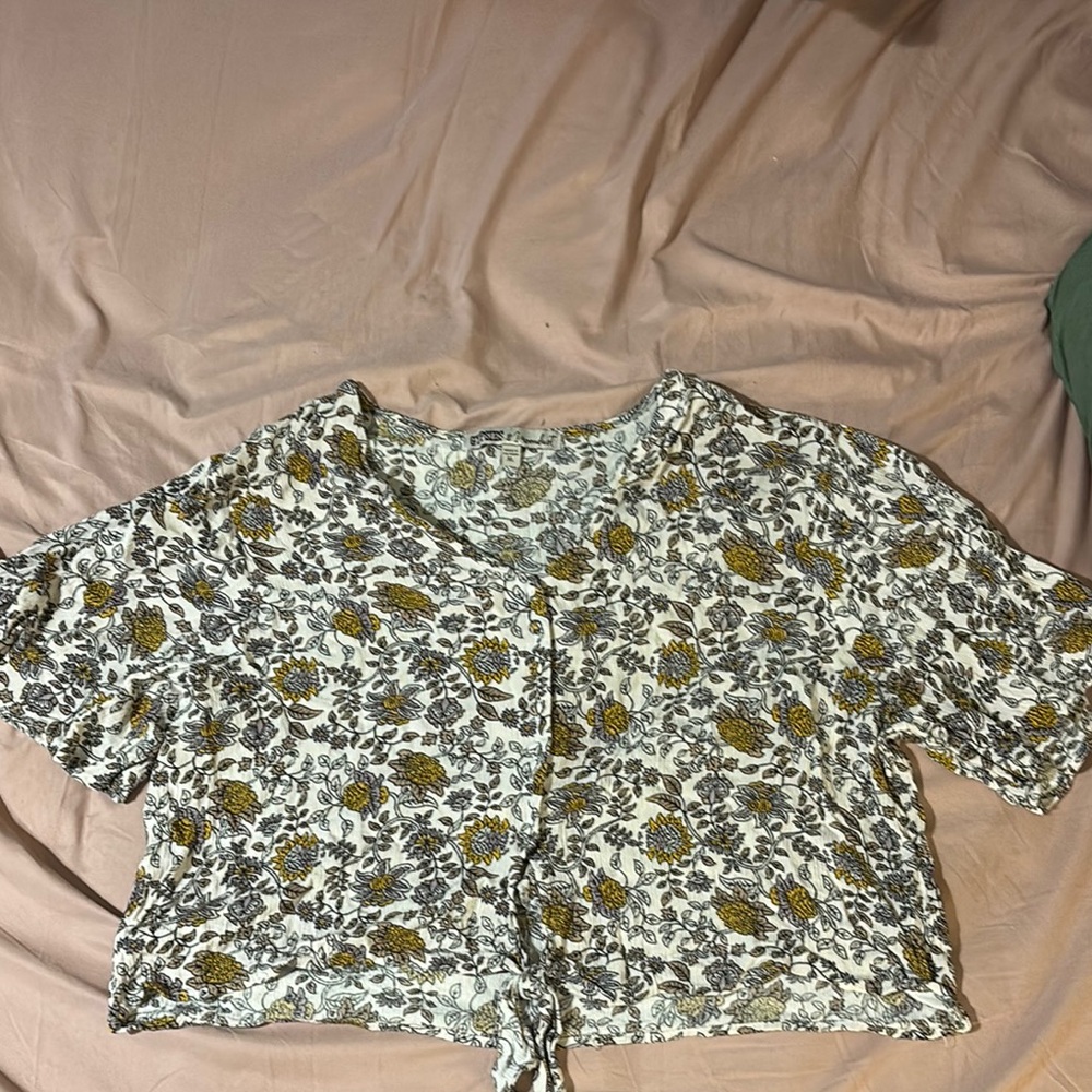 Floral Cropped Tie Front Top